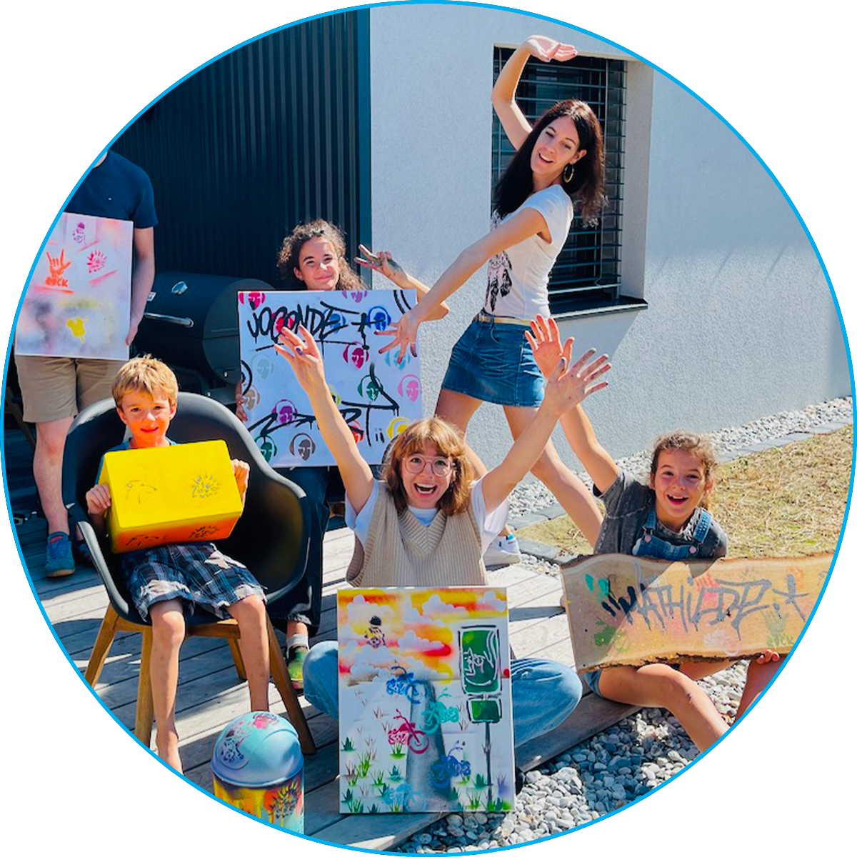 animation d'un anniversaire original, ludique et créatif avec GRAFFITIversaire avec notre atelier de customisation et décoration au spray sur objet personnel